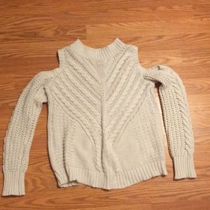 AÉROPOSTALE
Size: XS
winter/fall sweater